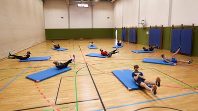 Zu wenig Bewegung: Karlsruher Sportwissenschaftler sehen in der Pandemie große Defizite bei Kindern und Jugendlichen und wollen deshalb bessere Bedingungen für Sport und körperliche Aktivität schaffen. 