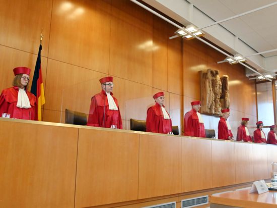 Mit Corona-Beschwerden stark ausgelastet: Die „roten Roben“ am Bundesverfassungsgericht in Karlsruhe mussten 2020 eine Rekordanzahl an Eilanträgen bewältigen. 