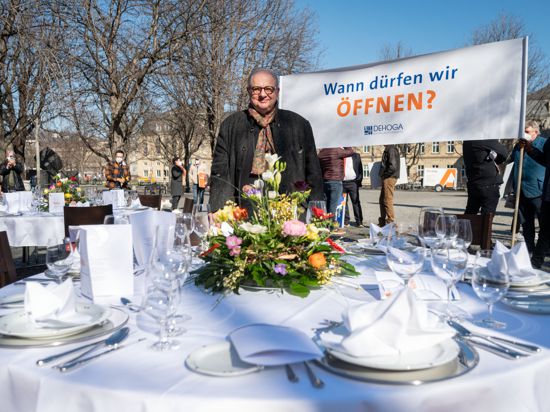 Enttäuschte Hoffnungen: Mit dem Fernsehkoch Vincent Klink haben sich vor den Bund-Länder-Beratungen zahlreiche Gastronomen und Wirte in Baden-Württemberg dafür eingesetzt, eine Öffnungsperspektive für Ostern zu erhalten. Stattdessen sollen die Schließungen aber weitergehen.