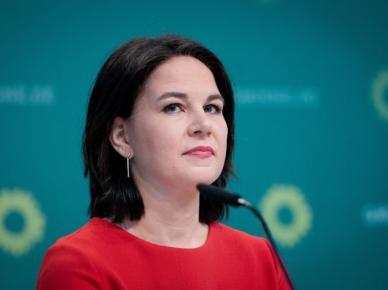 Annalena Baerbock, Bundesvorsitzende von Bündnis 90/Die Grünen, stellt den Entwurf des Grünen-Wahlprogramms für die Bundestagswahl. Über das Wahlprogramm stimmt der Parteitag im Juni ab. +++ dpa-Bildfunk +++