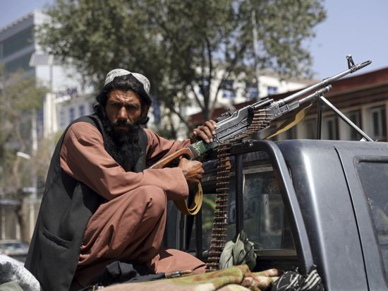 Die Bedrohung ist eingetroffen: Die radikals-islamischen Taliban haben Kabul besetzt. Aus der Hauptstadt sind seitdem Bilder der Angst überliefert: Am Flughafen fallen Schüsse, Menschen stürmen in die Flugzeuge. Andere bangen in der Innenstadt um ihr Leben.  