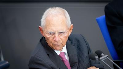 Wolfgang Schäuble (CDU), Bundestagspräsident, spricht während der Sitzung des Bundestags. Thema ist die epidemische Lage von nationaler Tragweite. +++ dpa-Bildfunk +++