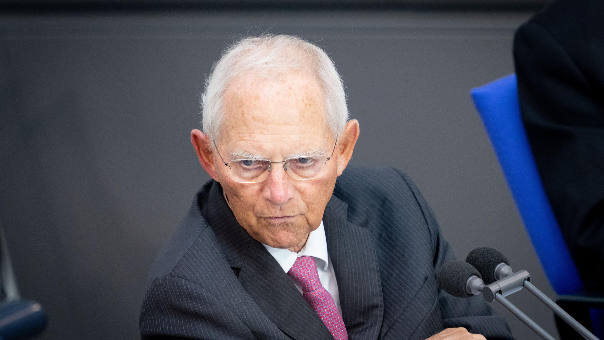 Eine beispiellose politische Karriere: Wolfgang Schäuble war Innenminister, Finanzminister, Kanzleramtsminister, er führte Fraktion und Partei und war zuletzt Bundestagspräsident. Dieses Amt hätte er gerne auch noch weiter ausgeübt, doch die Union stellt nicht mehr die größte Fraktion. Einen großen Auftritt hat er allerdings noch.