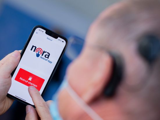 Lautlose Kommunikation in Notfällen: Die neue App Nora ist eine Ergänzung zu den Notrufnummern 110 und 112 von Polizei, Feuerwehr und Rettungsdiensten und richtet sich vor allem an Menschen mit einer Hör- und Sprachbehinderung. 