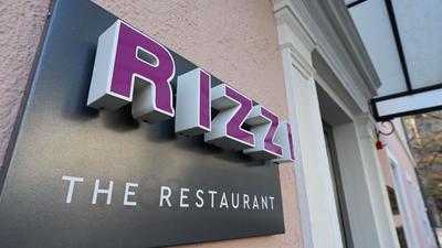 Der Konflikt brodelt weiter: Das bekannte Baden-Badener Restaurant Rizzi hat im Streit mit seinem entlassenen ukrainischen Mitarbeiter einige Fehler eingestanden, während Igor G. und seine Ehefrau Hetze und Diskriminierung beklagen.
