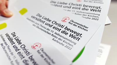 Auf dem Weg nach Karlsruhe: Werbe-Material informiert über die bevorstehende Vollversammlung. 