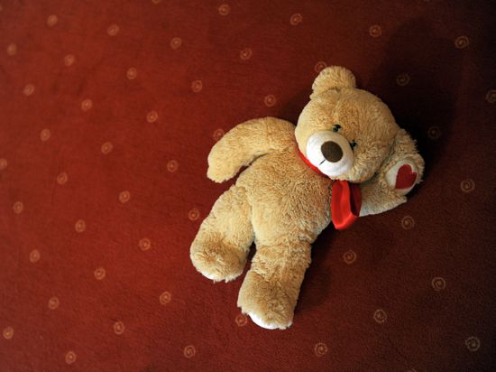 Hingezogen zu Kindern: Betroffene stellen ihre pädophile Neigung oftmals im Alter von etwa 20 Jahren fest, sagt die Berliner Therapeutin Anna Konrad. 