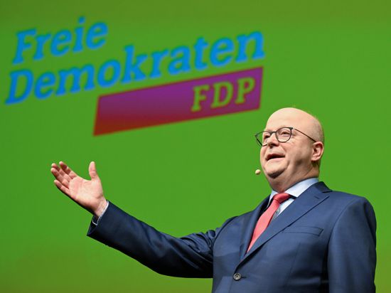 Michael Theurer, Landesvorsitzender der FDP Baden-Württemberg, spricht im Opernhaus beim traditionellen Dreikönigstreffen der FDP. +++ dpa-Bildfunk +++
