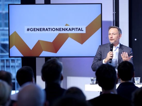Christian Lindner (FDP), Bundesfinanzminister, nimmt an einer Townhall-Veranstaltung im Co-Working-Space WeWork zum Thema #Generationenkapital teil. 
