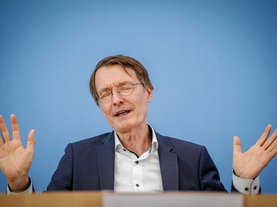Karl Lauterbach (SPD), Bundesminister für Gesundheit, auf einer Pressekonferenz.