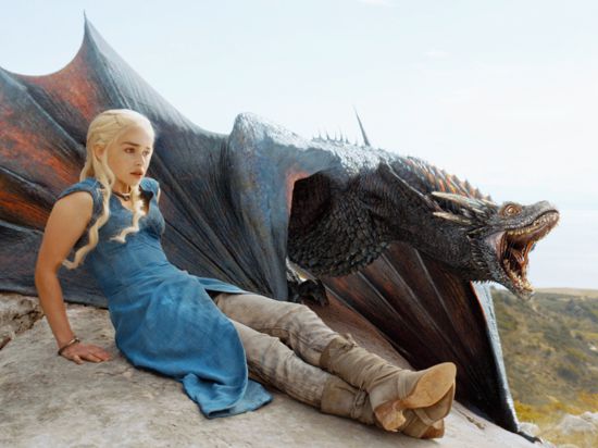 Daenerys (Emilia Clarke) und ihre Drachen stehen im Mittelpunkt der Kultserie Game of Thrones.