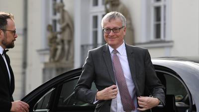 Der frühere Chef des Präsidialamtes, Staatssekretär Stephan Steinlein, ist neuer Botschafter Deutschlands in Frankreich geworden.