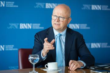 Der Bahnbeauftragte des Bundes, Michael Theurer, findet im BNN-Interview, dass die Länder genug Geld für das Deutschlandticket haben und nicht nach dem Bund rufen müssen.