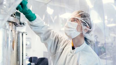 Impfstoffproduktion bei Curevac: Das Tübinger Pharmaunternehmen hat überraschend dem Mainzer Impfstoffhersteller Biontech beschuldigt, seine Patentrechte verletzt zu haben.