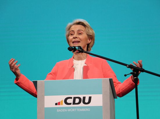 Die Präsidentin der Europäischen Kommission, Ursula von der Leyen, beim Auftritt in Karlsruhe. 