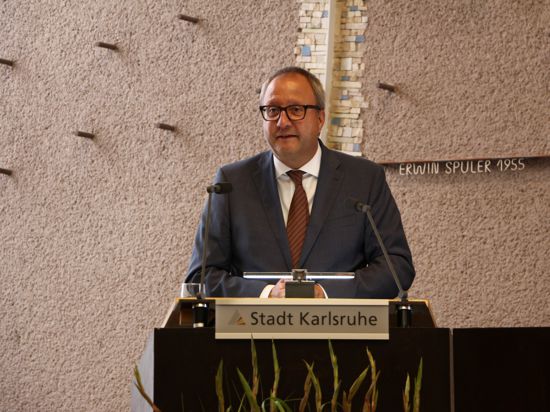 Der frühere Präsident des Bundesverfassungsgerichts, Andreas Voßkuhle, bei seinem Vortrag im Karlsruher Rathaus.