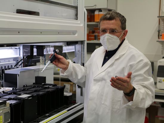 Auf der Spur der Mutanten: In einigen Labors in Baden-Württemberg, wie hier im EMBL Heidelberg, werden positive Corona-Testproben analysiert, um besser zu verstehen, wie und wo sich die Infektion ausbreitet.