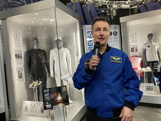 Der deutsche Astronaut Matthias Maurer im Technik Museum Speyer.