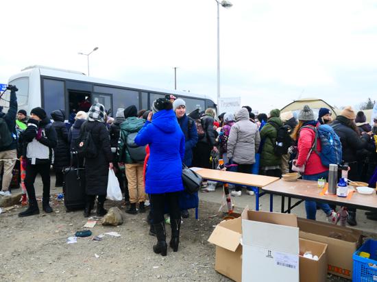 An der polnisch-ukrainischen Grenze in Medyka kommen jeden Tag hunderte Flüchtlinge an.