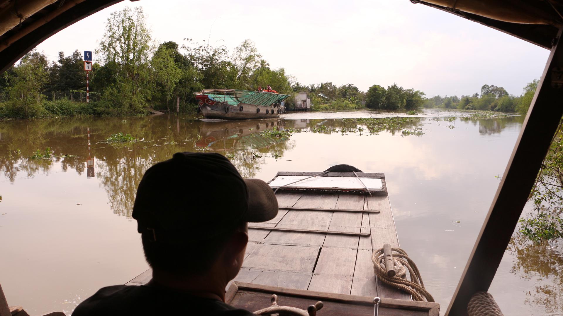 Die Lebensader von Vietnam: Der Mekong, der nach der Zahl seiner Seitenarme „Fluss der neun Drachen“ genannt wird, bietet in seinem verzweigten Delta einen Lebensraum für rund 40 Millionen Menschen. Es gibt Sorgen, dass der mächtige Strom versalzen könnte, weil China flussaufwärts Dämme baut. 