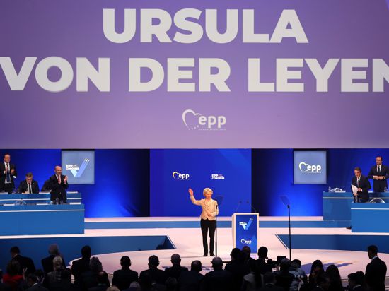 Die Europäische Volkspartei (EVP)  stellt die Weichen für die EU-Wahl im Juni. Vor der Kür von Spitzenkandidatin Ursula von der Leyen am Donnerstag sorgte EVP-Chef Manfred Weber bei Österreichs Delegation für Ärger.