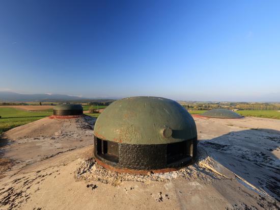 Mahnmal aus Stahl und Beton: Panzerkuppeln der Festung Schoenenbourg 