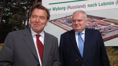 Bruch mit Putin? Aufsichtsratschef Gerhard Schröder und sein Stellvertreter Matthias Warnig verlassen nach Angaben von Rosneft das Kontrollgremium des russischen Erdölriesen. Der Alt-Kanzler und der Ex-Spion sind auch über Nord Stream 2 verbunden. (Archiv)