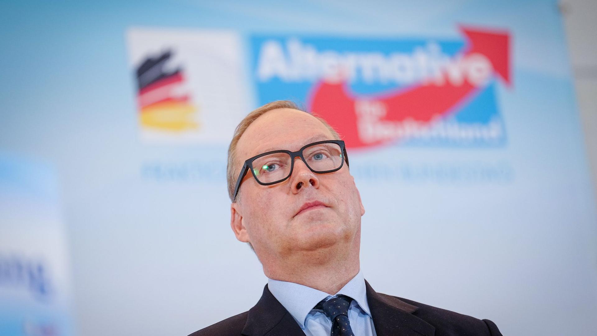 Max Otte, Vorsitzender der Werteunion und CDU-Parteimitglied, nimmt an einer Pressekonferenz der AfD zu Beginn der AfD-Fraktionssitzung im Reichtagsgebäude teil. Otte tritt für die AfD als Bundespräsidentenkandidat an.
