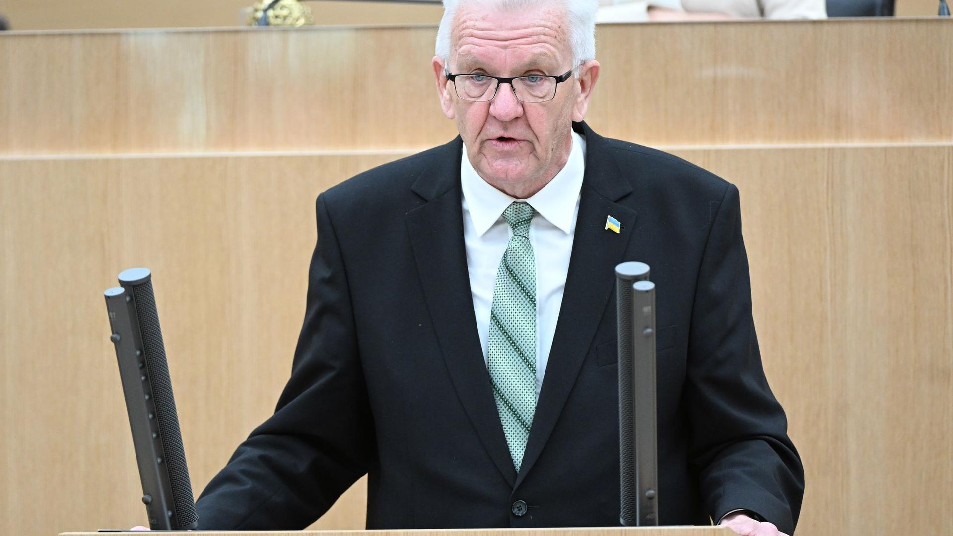 Winfried Kretschmann (Bündnis 90/Die Grünen), Ministerpräsident von BW, spricht im Landtag.