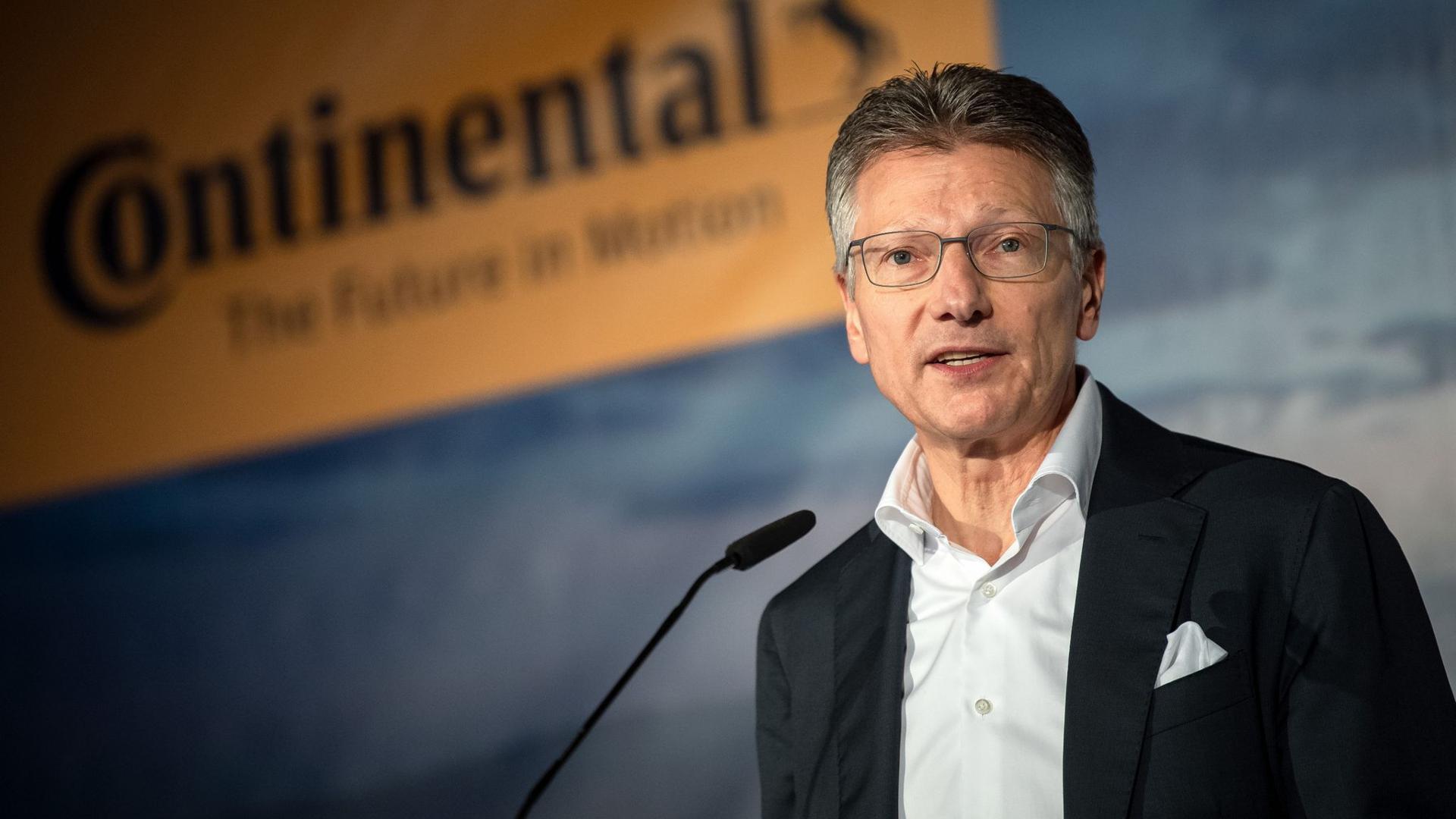 Continental-Vorstandschef Elmar Degenhart spricht beim Richtfest für die neue Continental-Unternehmenszentrale.