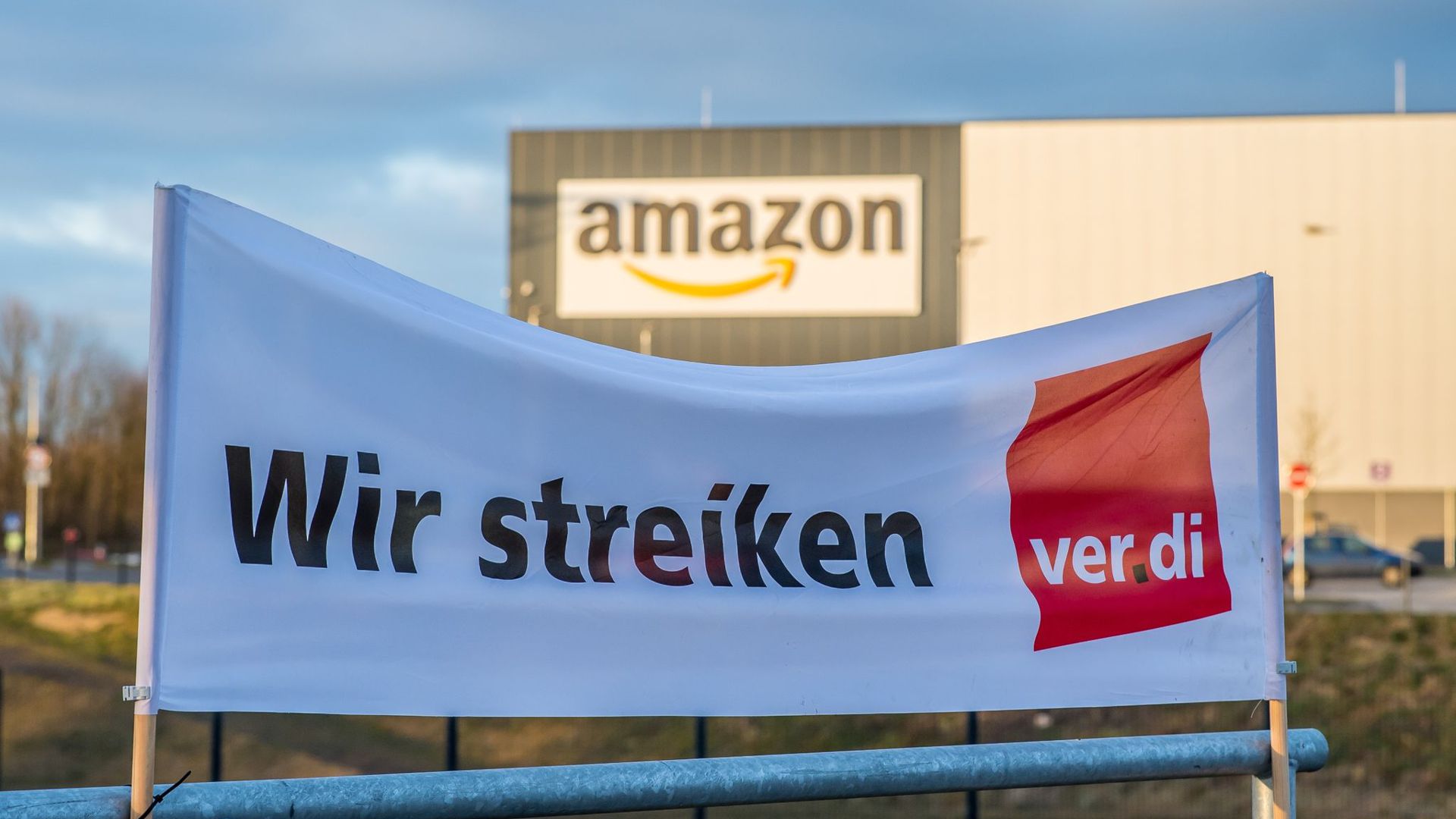 Verdi ruft die Beschäftigten von Amazon an sechs Standorten zu Arbeitsniederlegungen auf.