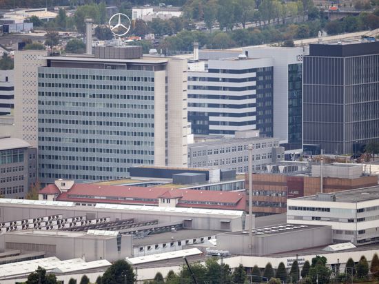 Blick auf das Mercedes-Benz Werk in Stuttgart-Untertürkheim. 