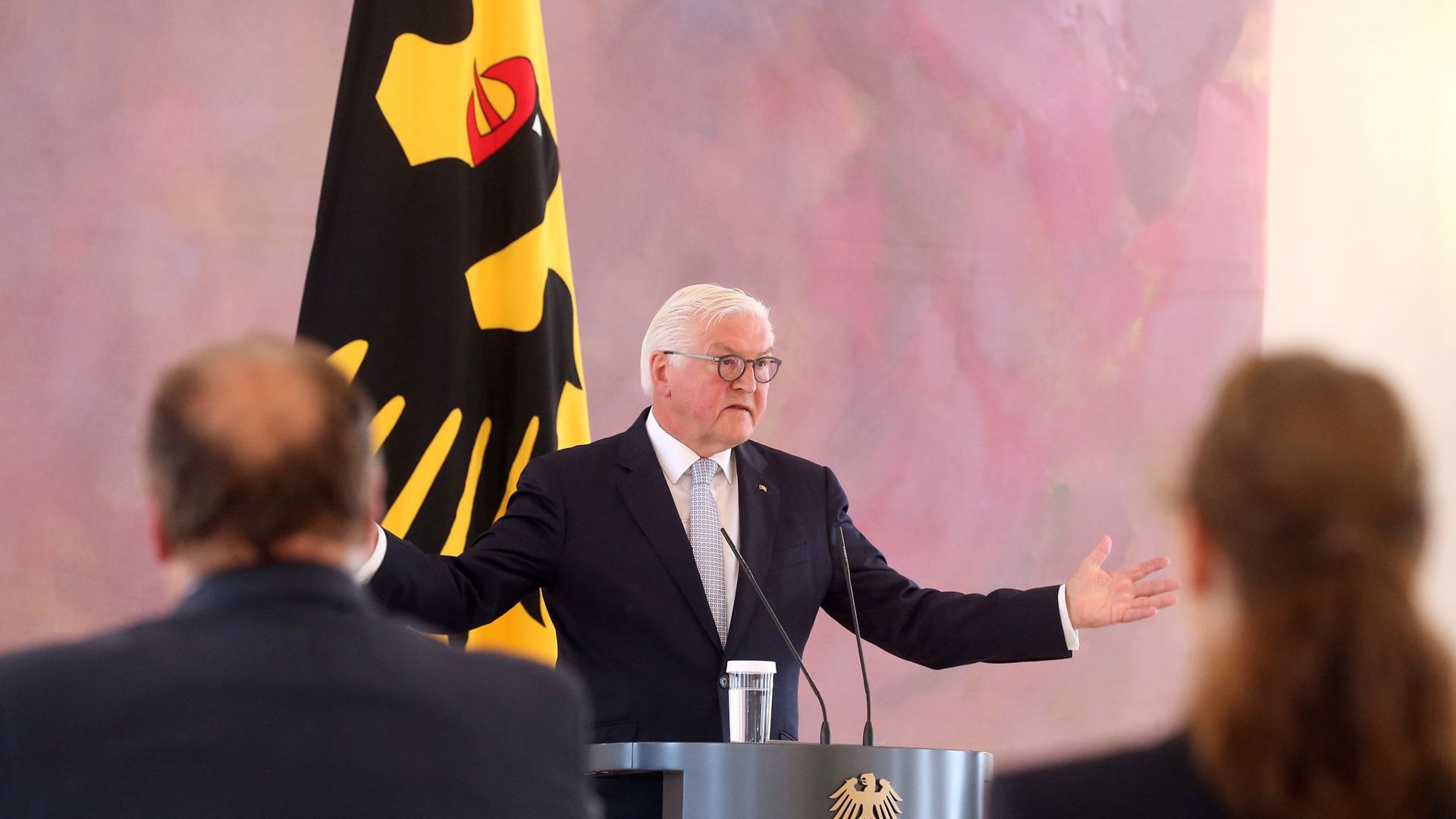 Bundespräsident Frank-Walter Steinmeier ruft die Unternehmen in Deutschland auf, auch in der Corona-Krise weiter auszubilden.
