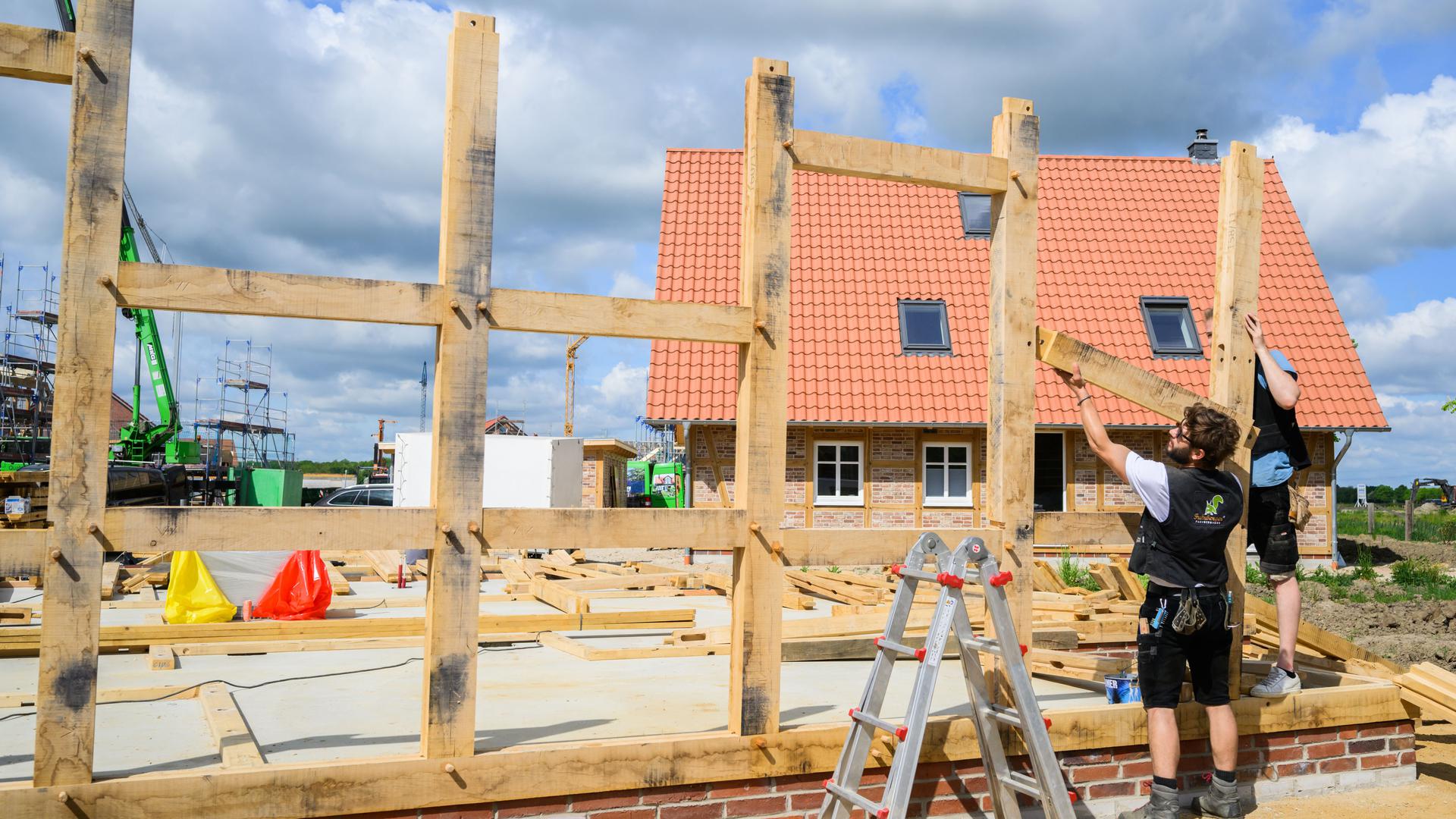 Teurer Hausbau: Die Kosten für Holz, Stahl und Stein sind in den vergangenen beiden Jahren deutlich angestiegen.