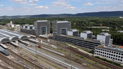 Großes Unternehmen, große Karlsruhe-Zentrale: Beim Hauptbahnhof ist der Neubau der United Internet-Gruppe. Die hält an Web.de und GMX fest.