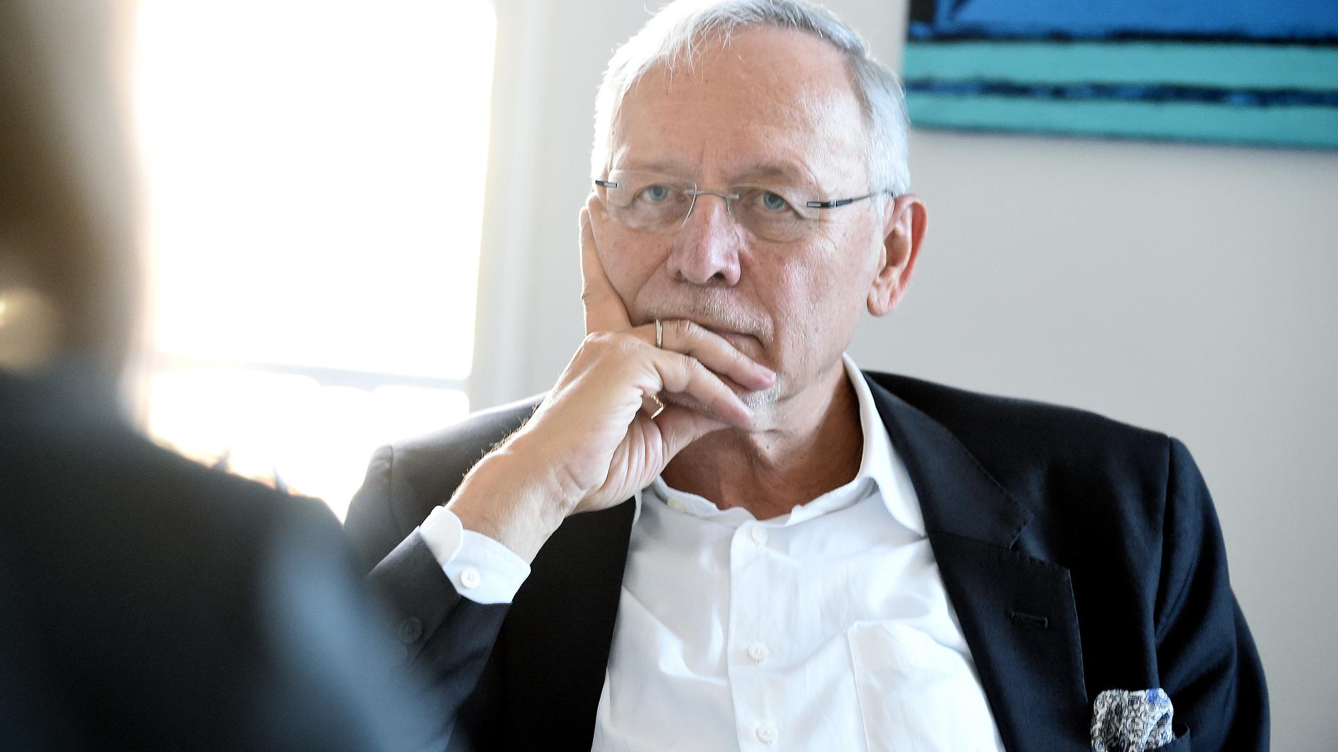 23.11.2021 Wolfgang Grenke in seinem Baden-Badener Büro. Grenke wurde als Präsident der IHK Karlsruhe wiedergewählt.
