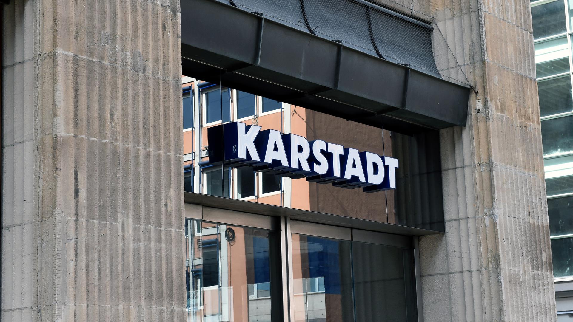 05.11.2022 Das Karlsruher Karstadt Geschäftshaus in der Kaiserstrasse