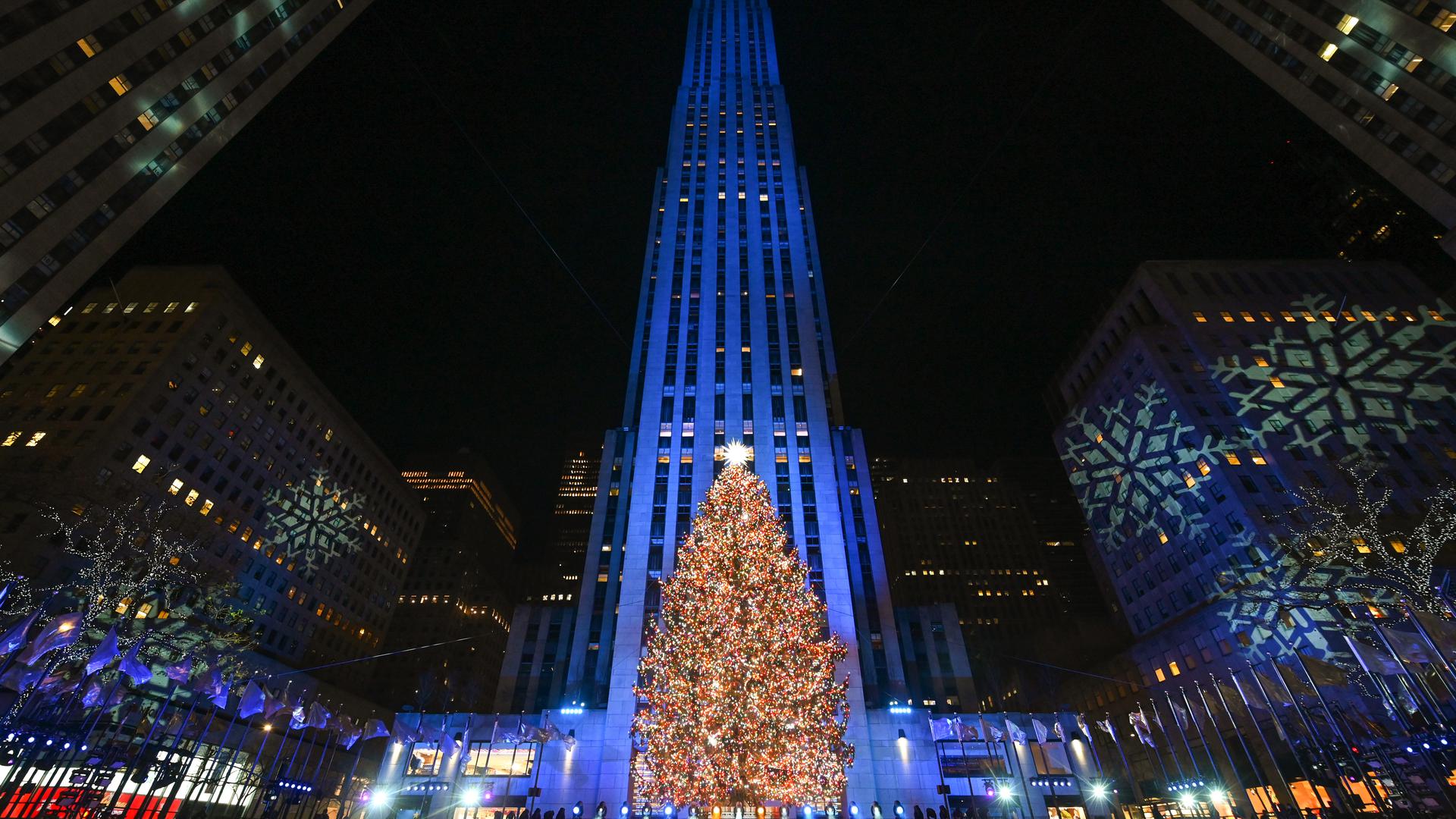 Mehr als 50 000 LED-Lichter wurden am Weihnachtsbaum vor dem Rockefeller Center angebracht