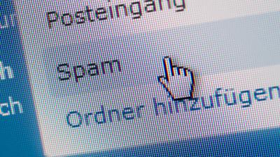 Wer betrügerische Spams in den entsprechenden Ordner verschiebt, hilft den E-Mail-Dienstleistern, dass sie diese noch besser erkennen.