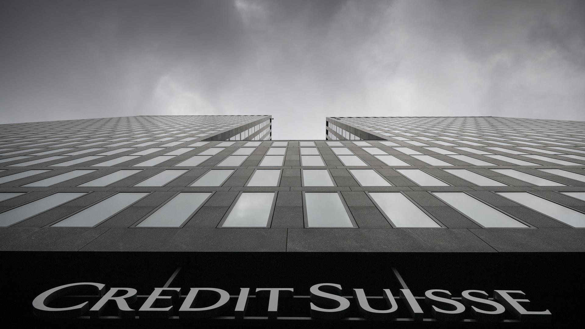 „Too big to fail“: die Schweizer Großbank Credit Suisse. Das haben die Verantwortlichen in der Schweiz erkannt und rasch gehandelt.