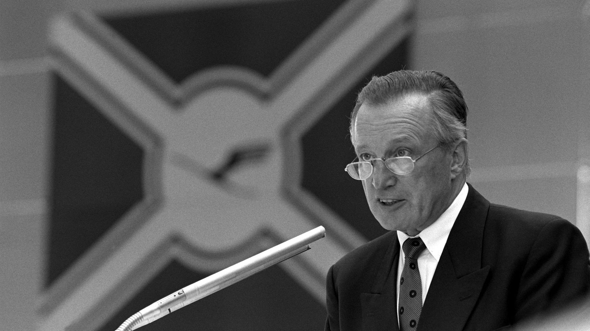 Heinz Ruhnau bei der Hauptversammlung der Lufthansa im Juli 1988.
