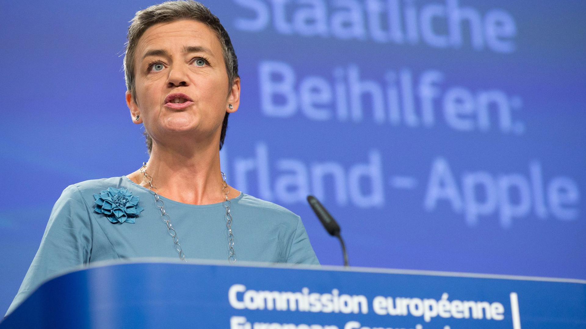 EU-Wettbewerbskommissarin Margrethe Vestager hatte Apple aufgefordert, die Milliardensumme in Irland nachzuzahlen, weil das Land dem Konzern eine unzulässige Sonderbehandlung bei den Steuerkonditionen gewährt habe.