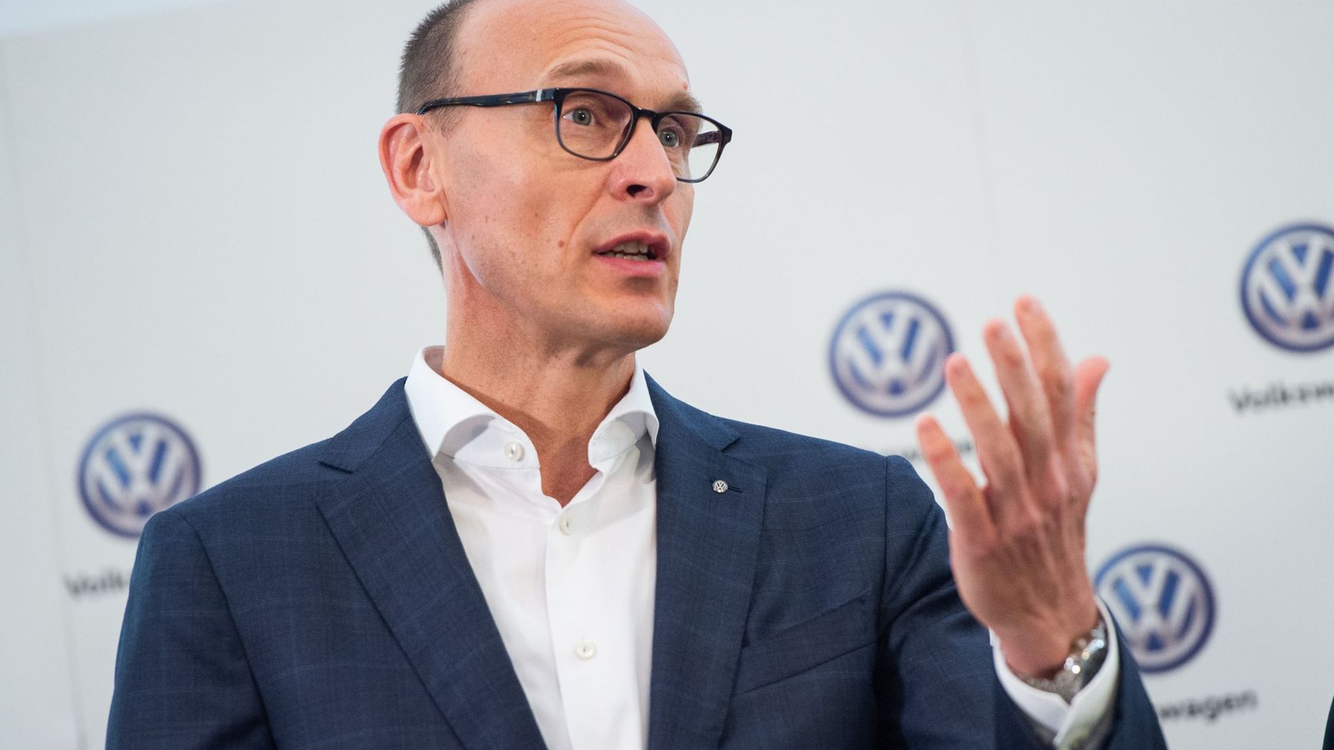 Laut VW-Markenchef Brandstätter muss Volkswagen trotz hoher Gewinne im vergangenen Jahr vorsichtig sein.