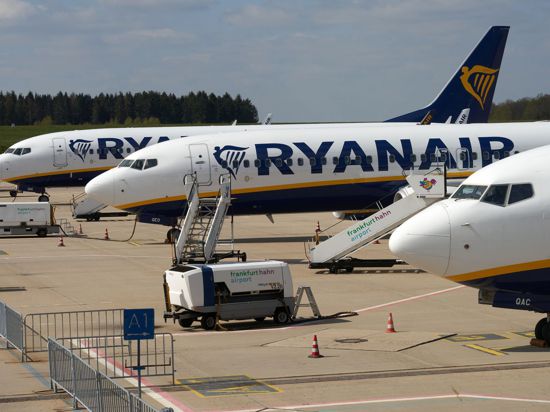 Maschinen des irischen Billigfliegers Ryanair auf dem Flughafen Hahn.