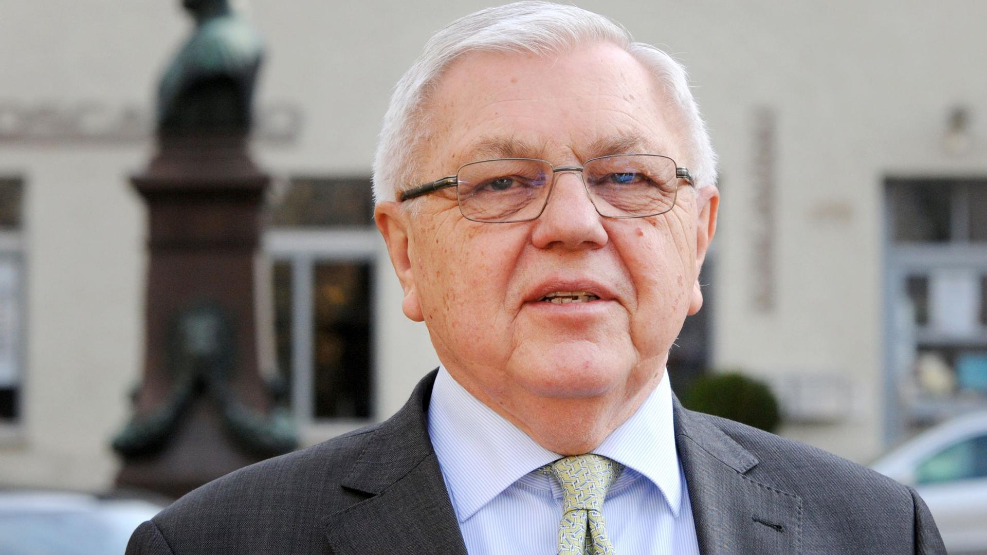 Der frühere Generalinspekteur der Bundeswehr, Harald Kujat, tritt als Aufsichtsratsvorsitzender von Heckler & Koch zurück.