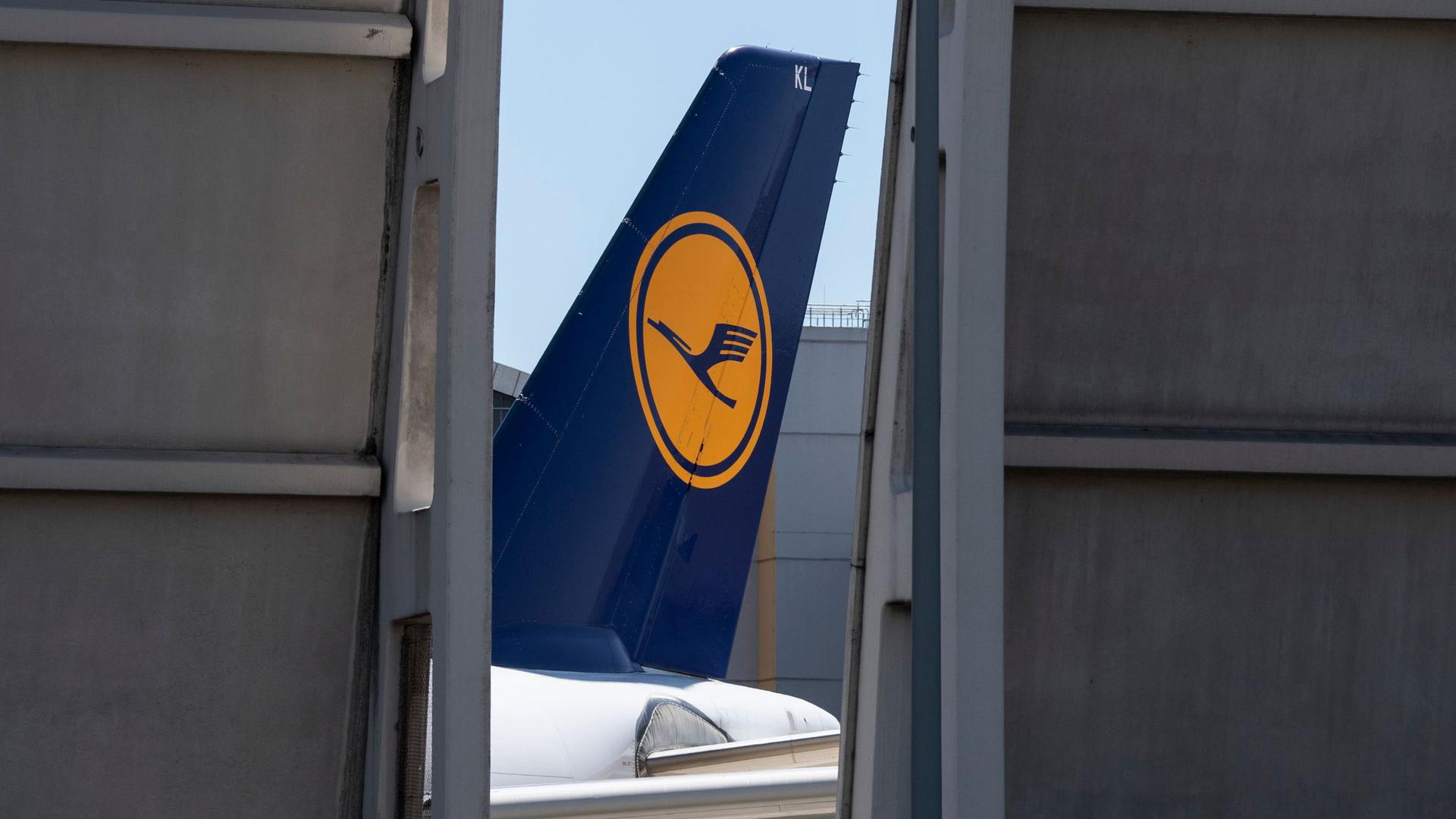 Der Lufthansa-Konzern verhandelt wieder mit seinen Piloten über Einsparungen beim Personal.