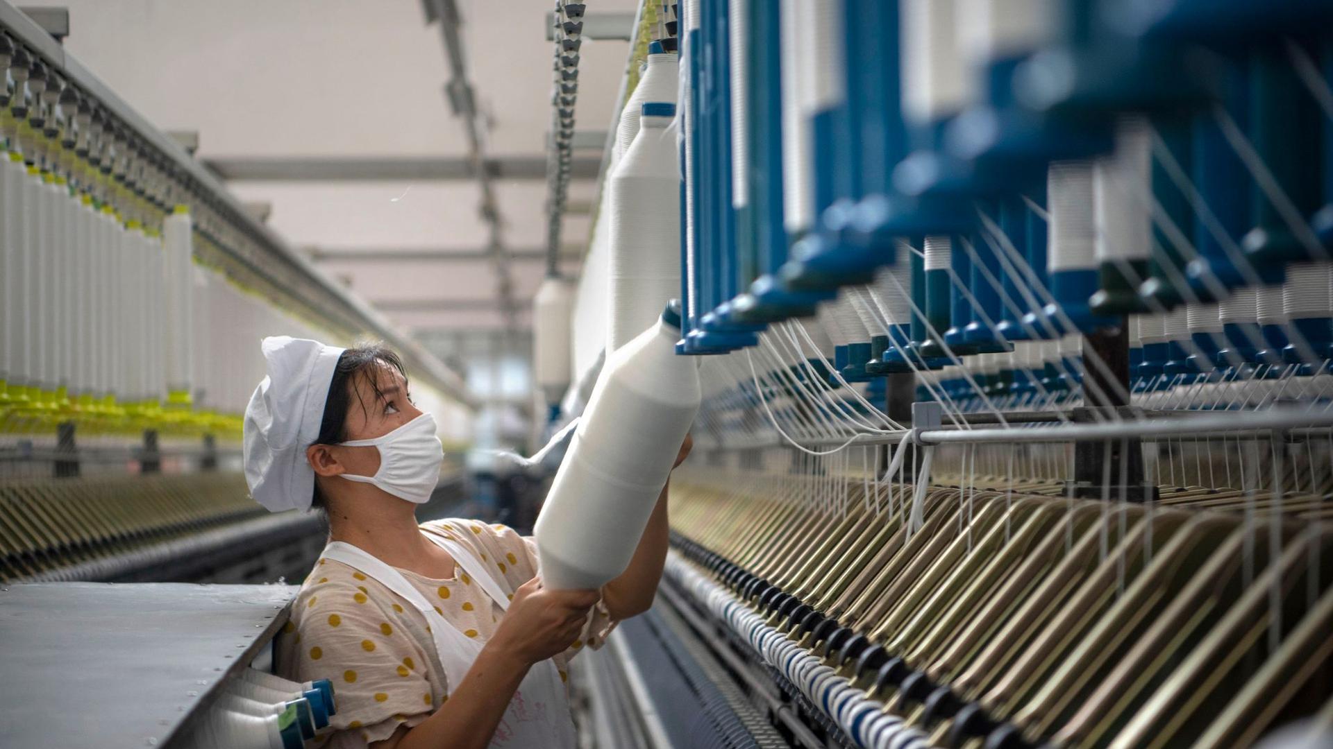 Produktion in einer Textilfabrik in der ostchinesischen Provinz Jiangsu.