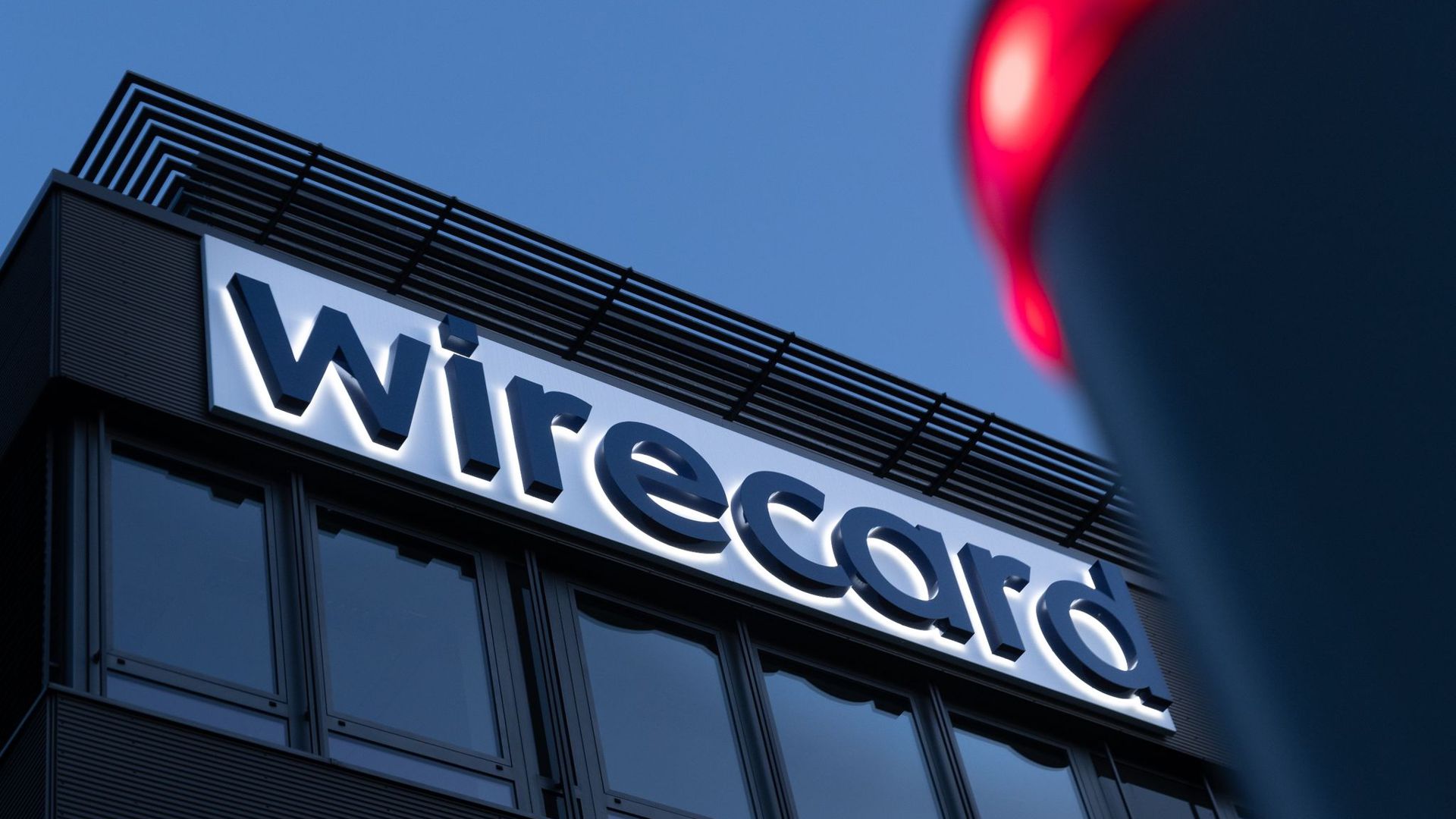 Die Münchner Staatsanwaltschaft geht davon aus, dass Wirecard seit 2015 Scheingewinne auswies, und ermittelt wegen gewerbsmäßigen Bandenbetrugs.