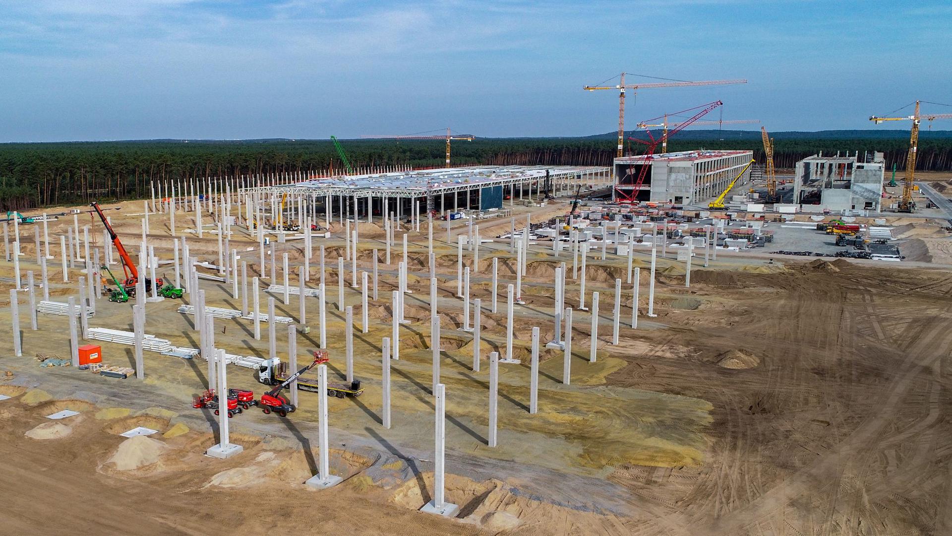 Wird bald mit Wasser versorgt werden können: Die Baustelle der Giga-Factory von Tesla in Brandenburg.