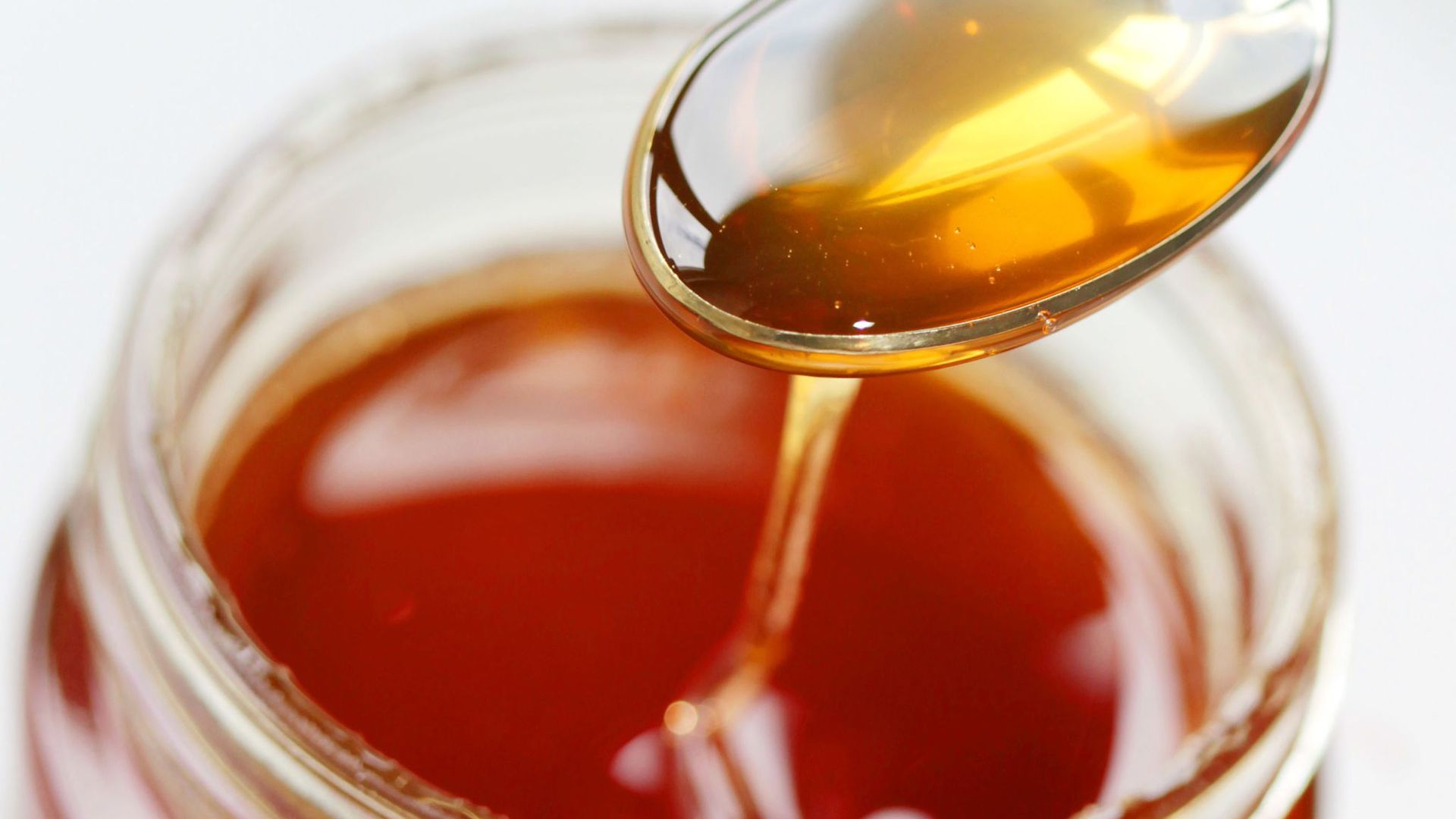 Verbraucherschützer und Imker fordern strengere Vorgaben für die Kennzeichnung von Honig.